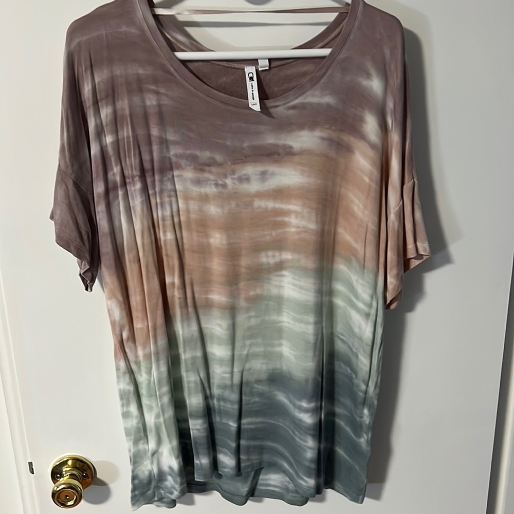 NWOT - Women’s Multi-Colored Short Sleeve Tunic